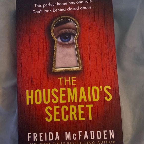 Housemaid secret book - Picture 1 of 2